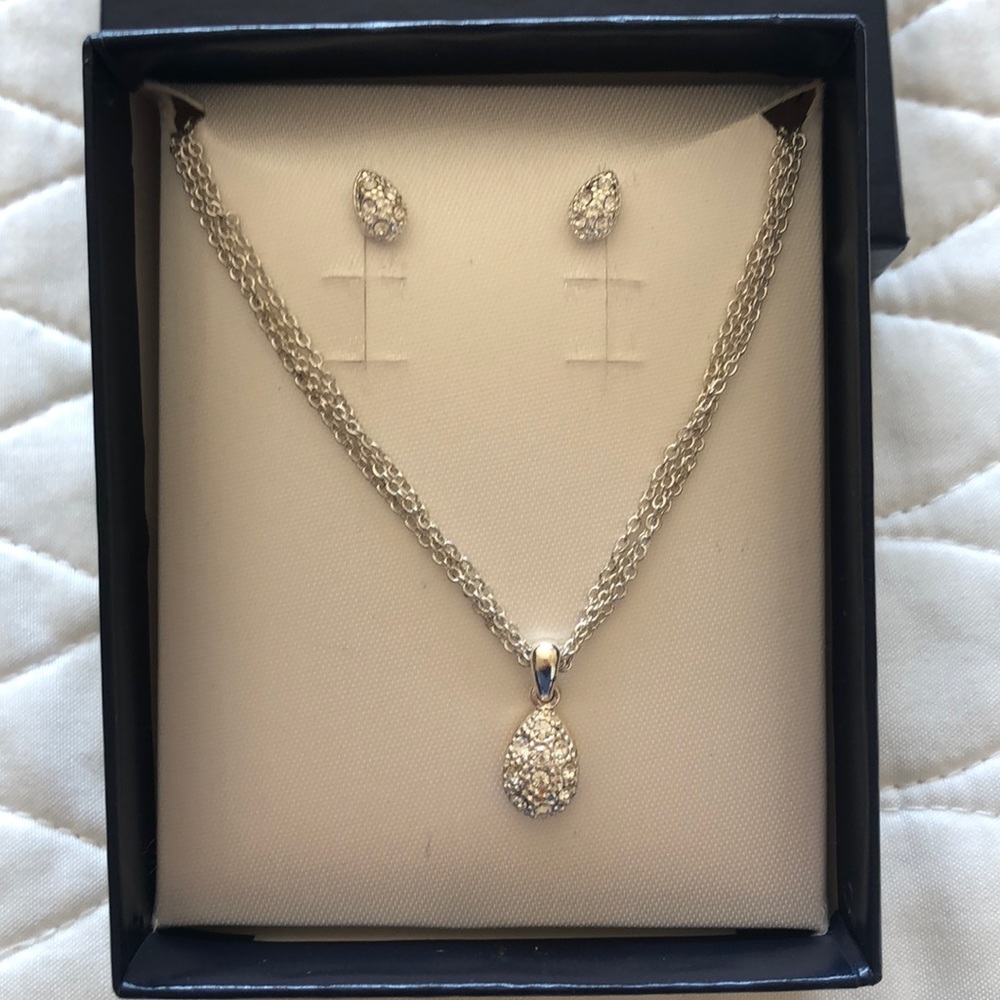Necklace and erring set - Picture 2 of 8